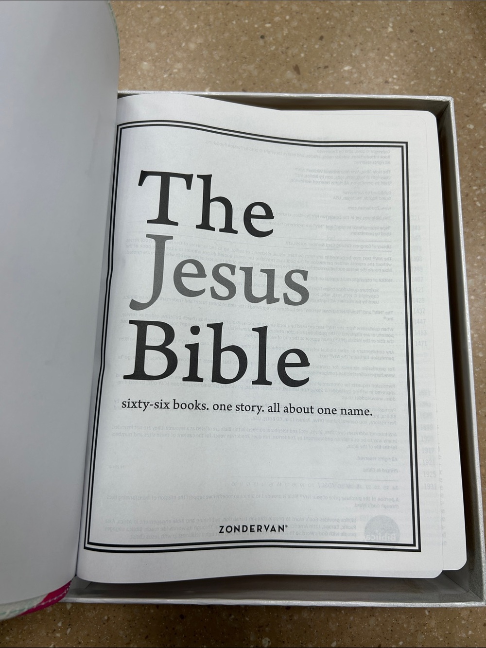 The Jesus Bible, NIV Edition, Leathersoft, Comfort Print Leather Bound - Picture 4 of 5